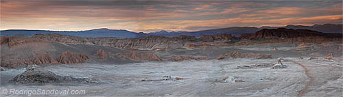 Panorámica del Valle de la Luna desde la Duna Mirador. San Pedro de Atacama, Chile.