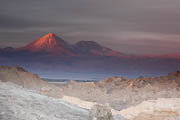 Volcn Licancabur en las luces del ocaso. San Pedro de Atacama, Chile.